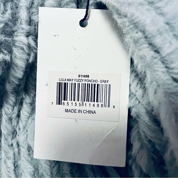 NWT Hadley Wren Grey Lola Mae Fuzzy Poncho One Size - Picture 6 of 7